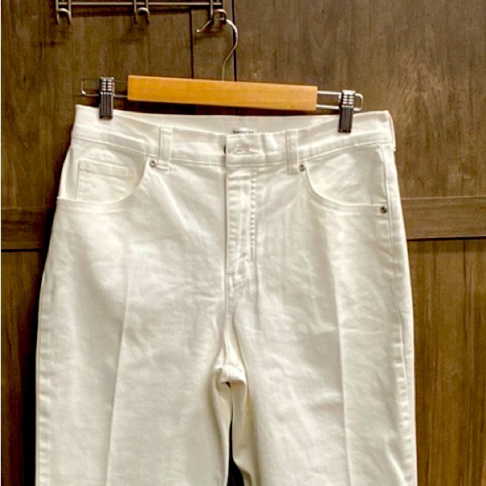 White jeans size 6 Basic Edition classic fit